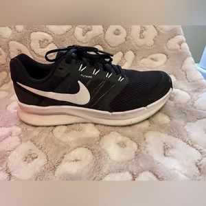 Brand new used twice NIKE RUN SWIFT 3